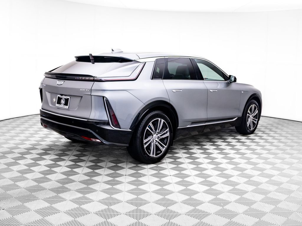 Used 2024 Cadillac Lyriq Luxury AWD/4WD image 7
