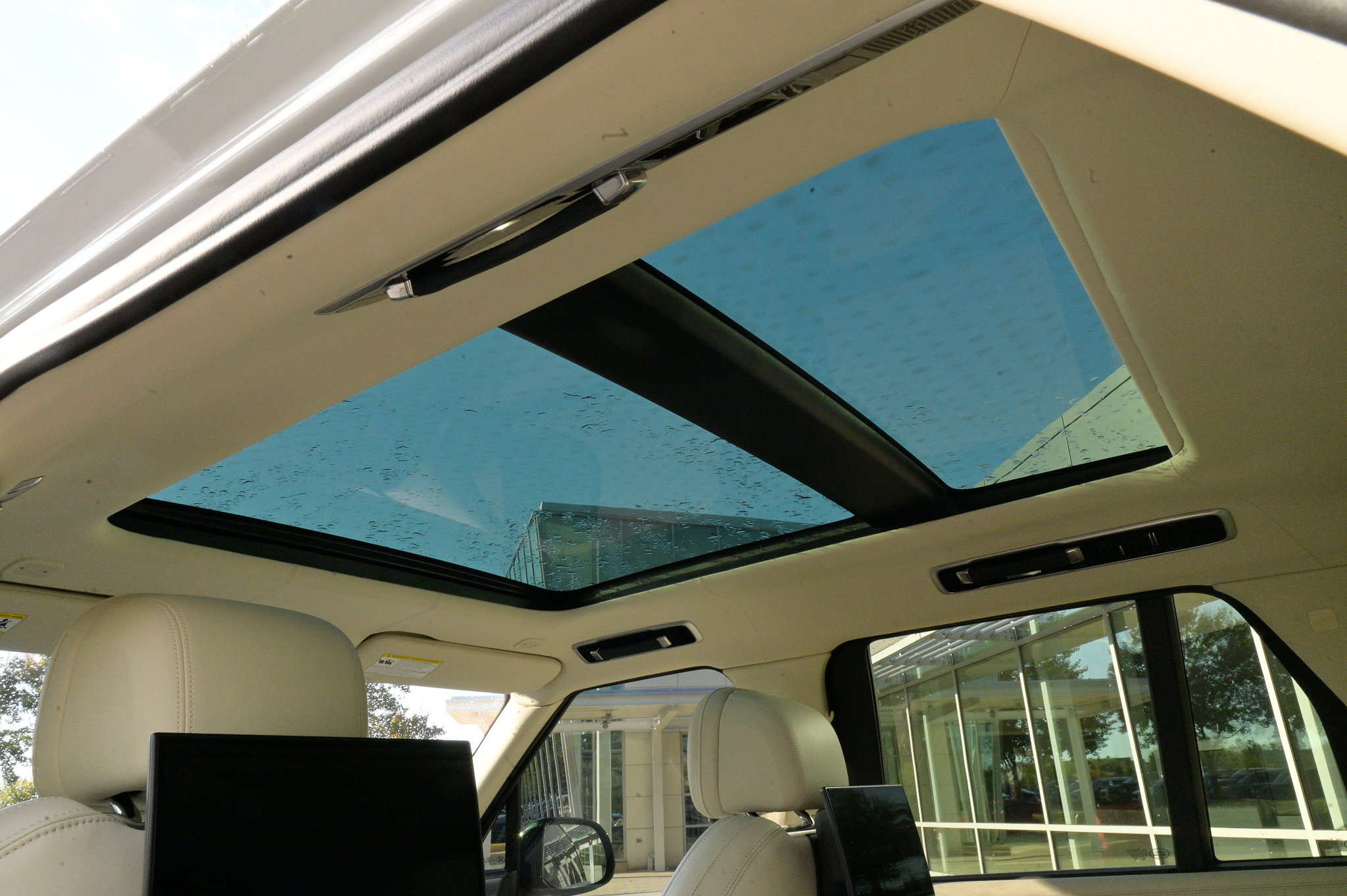 Used 2023 Land Rover Range Rover Autobiography image 39