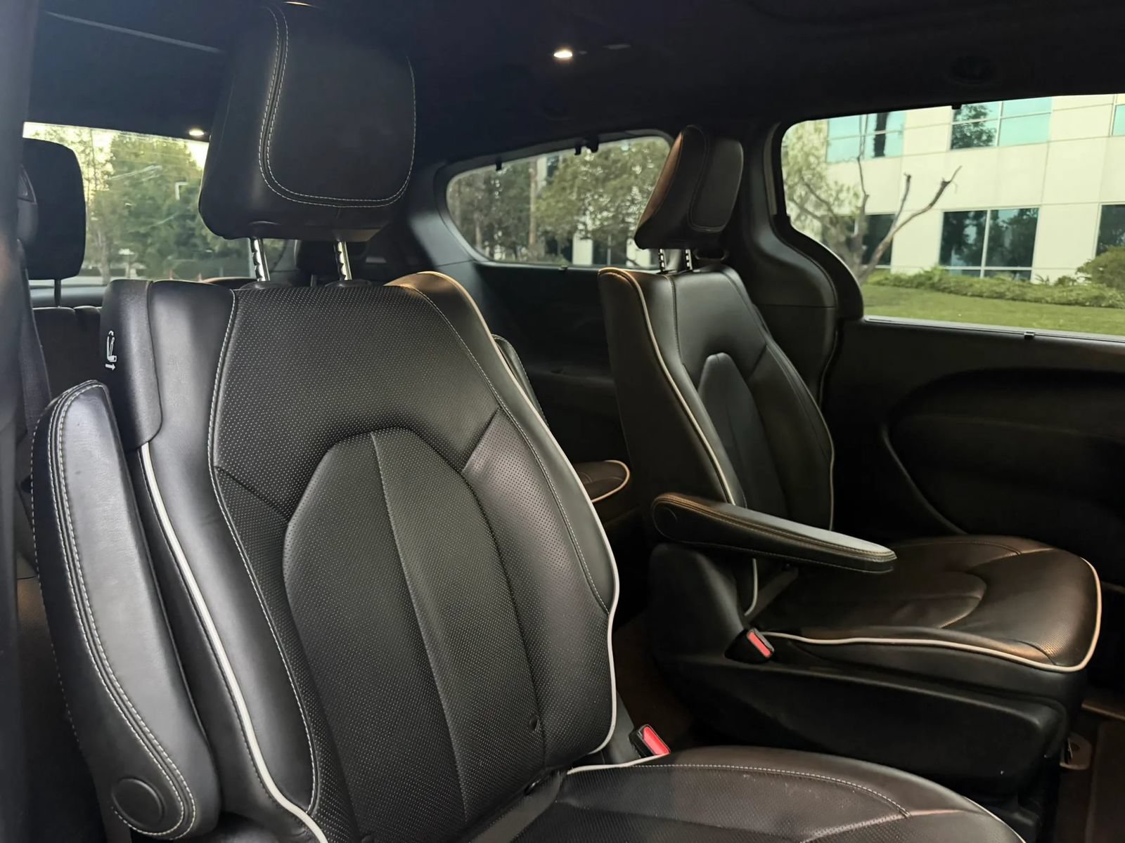 Used 2020 Chrysler Pacifica Limited w/ Advanced Safetytec Group FWD image 20