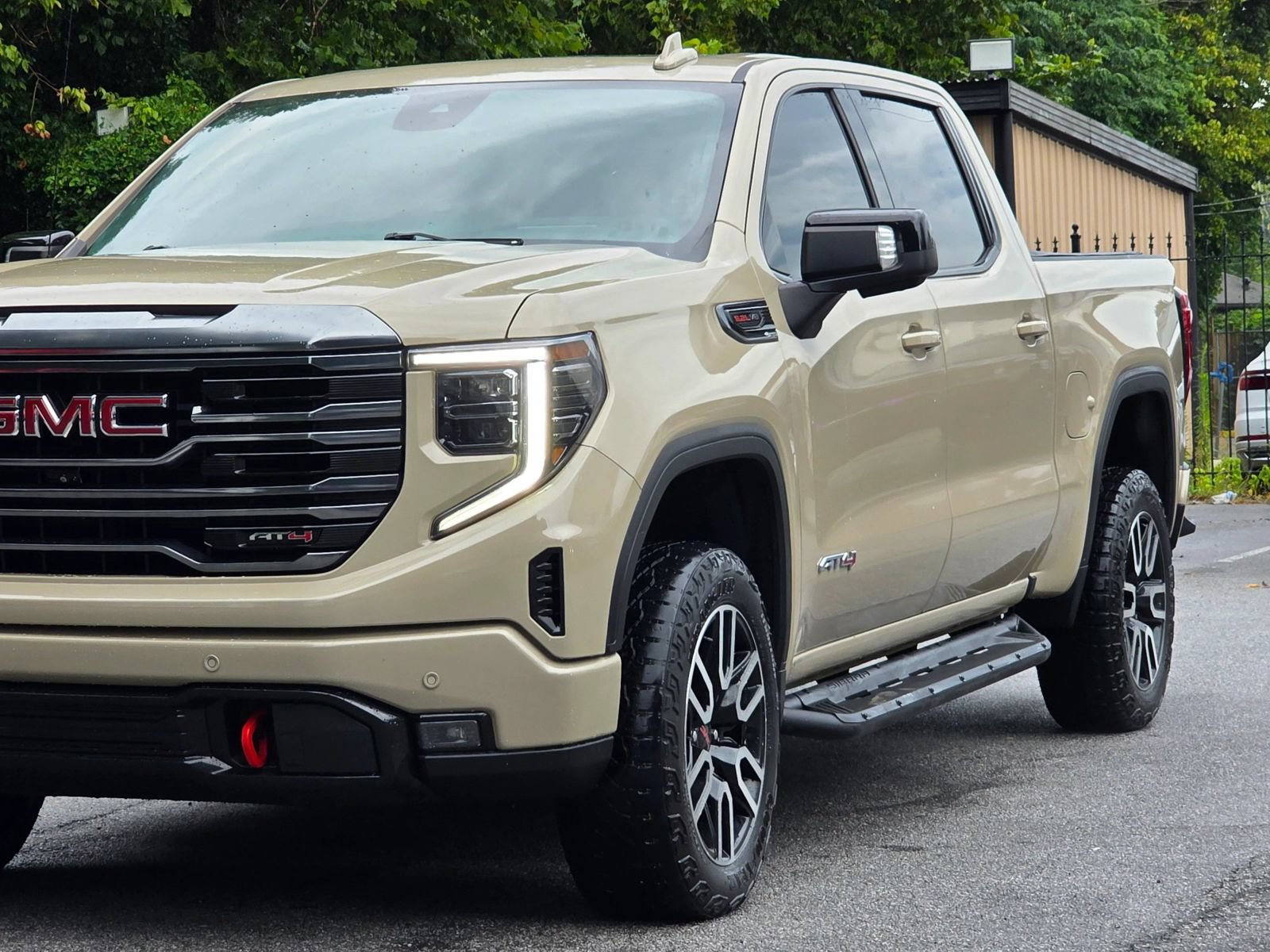 Used 2022 GMC Sierra 1500 AT4 w/ AT4 Premium Package AWD/4WD image 3