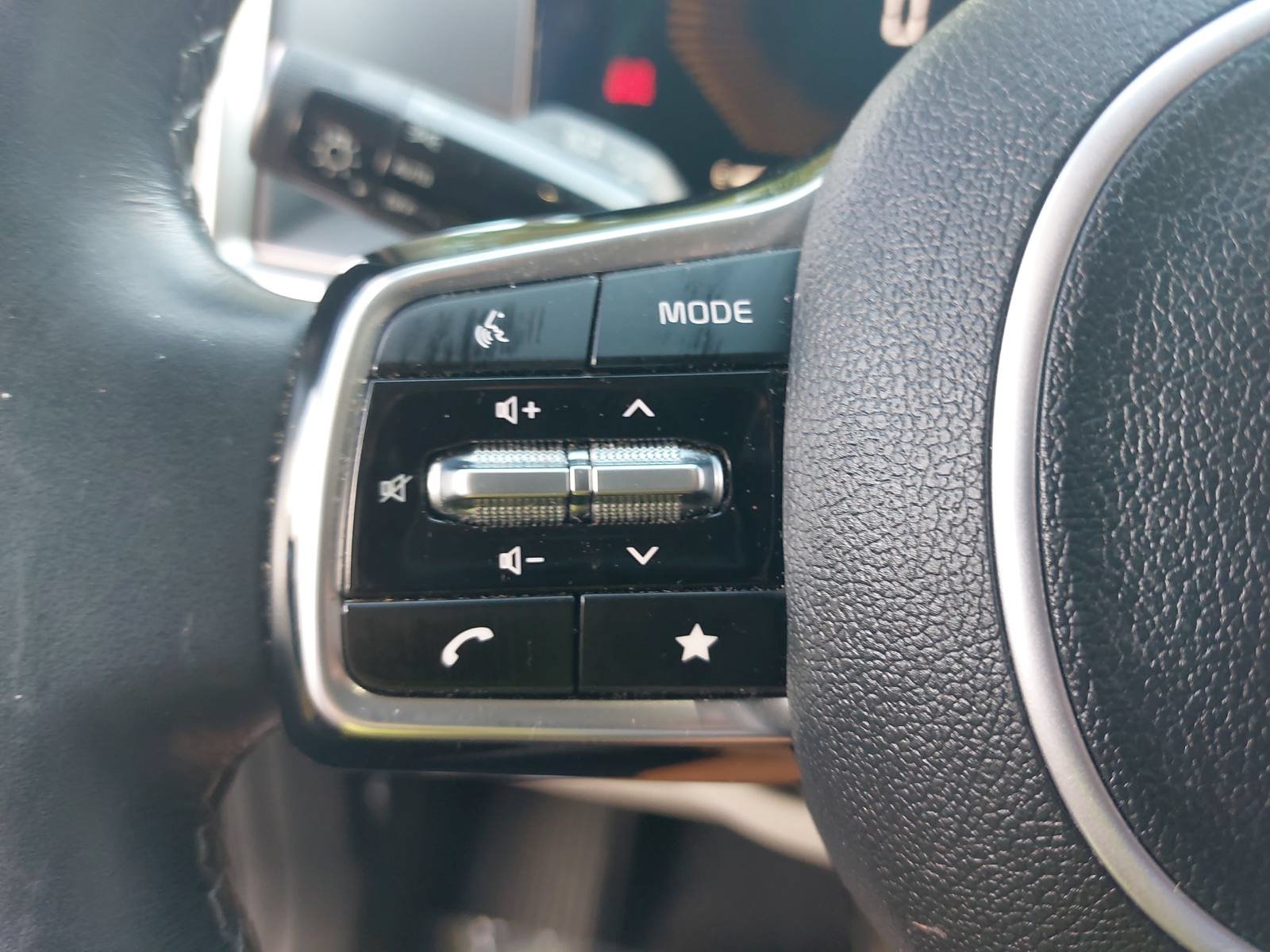 Used 2024 Kia Sorento S w/ Panoramic Sunroof Package FWD image 16