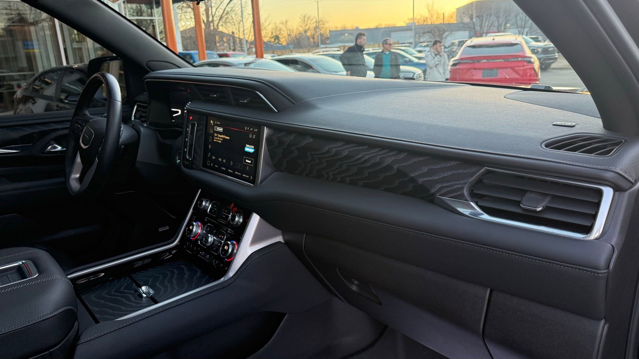 Used 2024 GMC Yukon XL Denali w/ Advanced Technology Package image 16