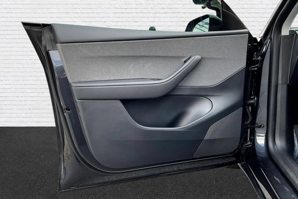 Used 2026 Tesla Model Y 2WD image 19