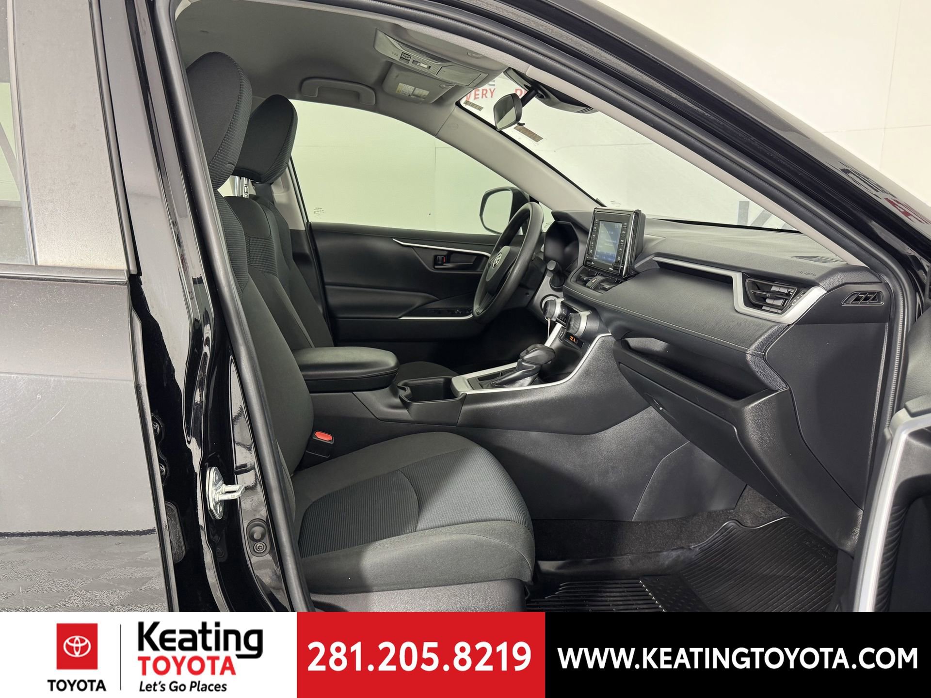 Used 2022 Toyota RAV4 LE image 19