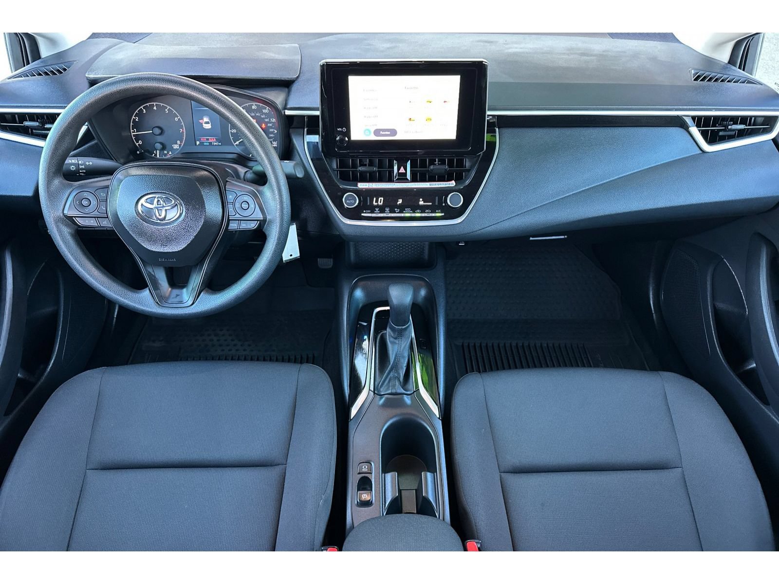 Used 2025 Toyota Corolla LE FWD image 14