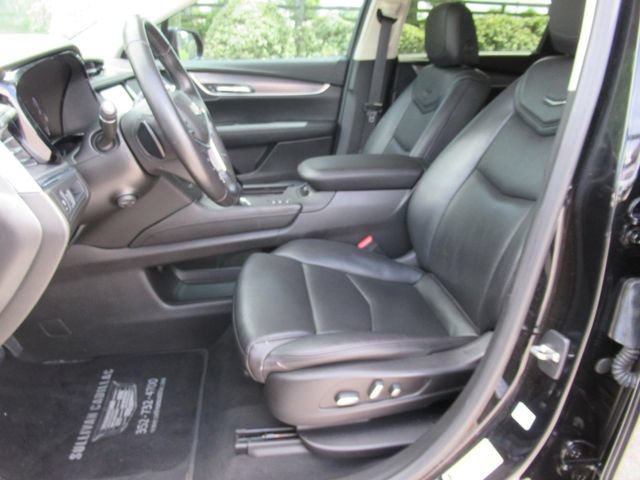 Used 2018 Cadillac XT5 Luxury w/ Driver Awareness Package AWD/4WD image 18