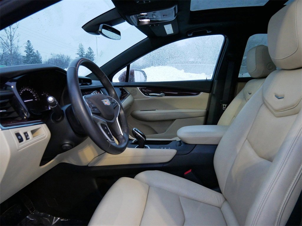 Used 2017 Cadillac XT5 Luxury w/ Driver Awareness Package image 8