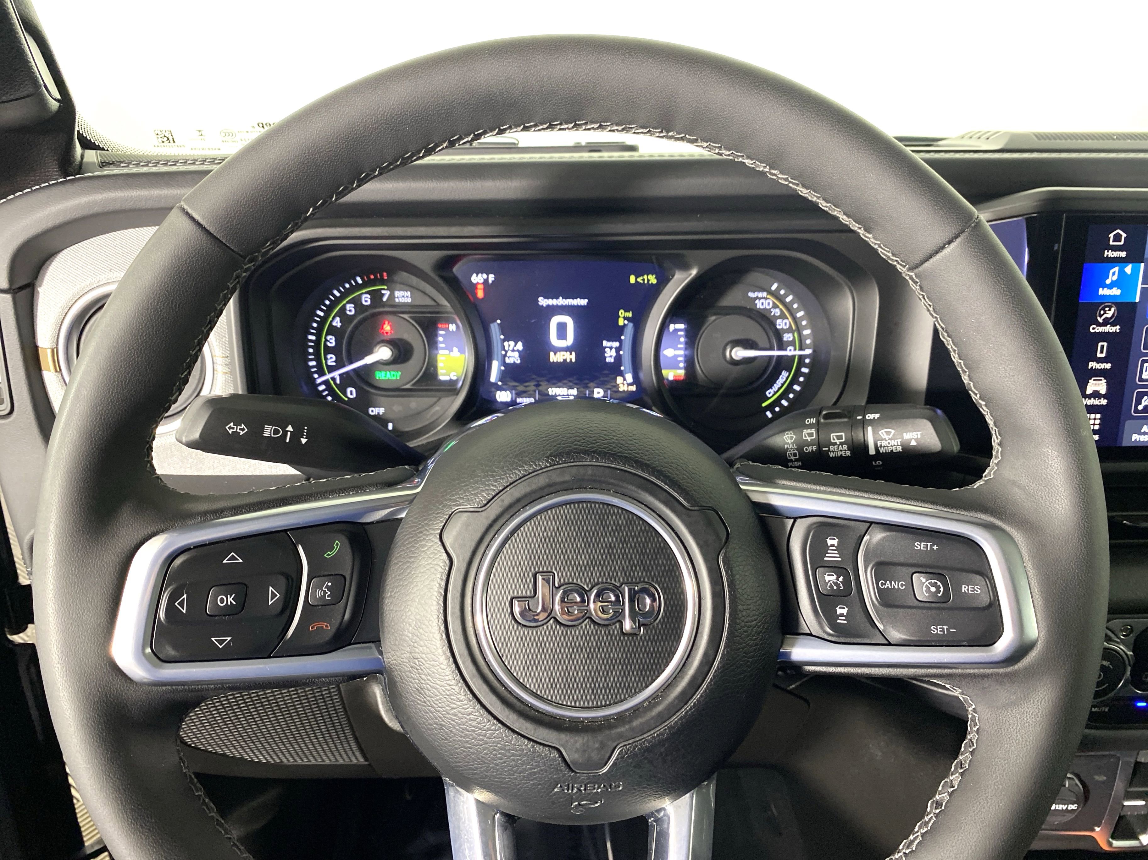 Used 2025 Jeep Wrangler Sahara AWD/4WD image 20