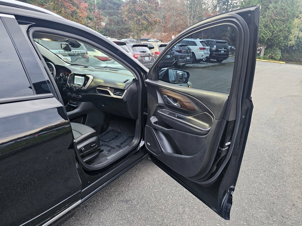 Used 2018 GMC Terrain Denali w/ Advanced Safety Package image 28