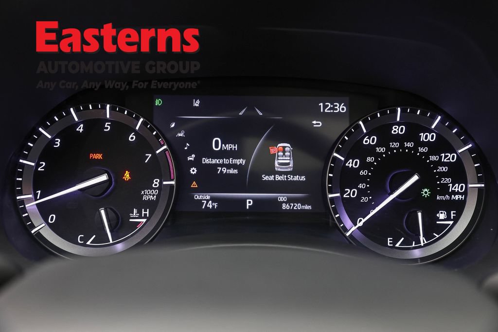 Used 2021 Toyota Highlander XLE AWD/4WD image 18