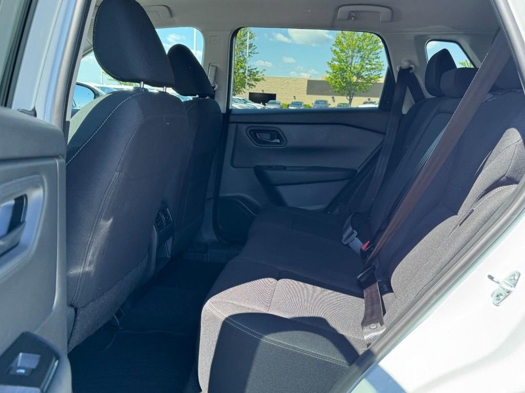 Used 2025 Nissan Rogue S FWD image 10