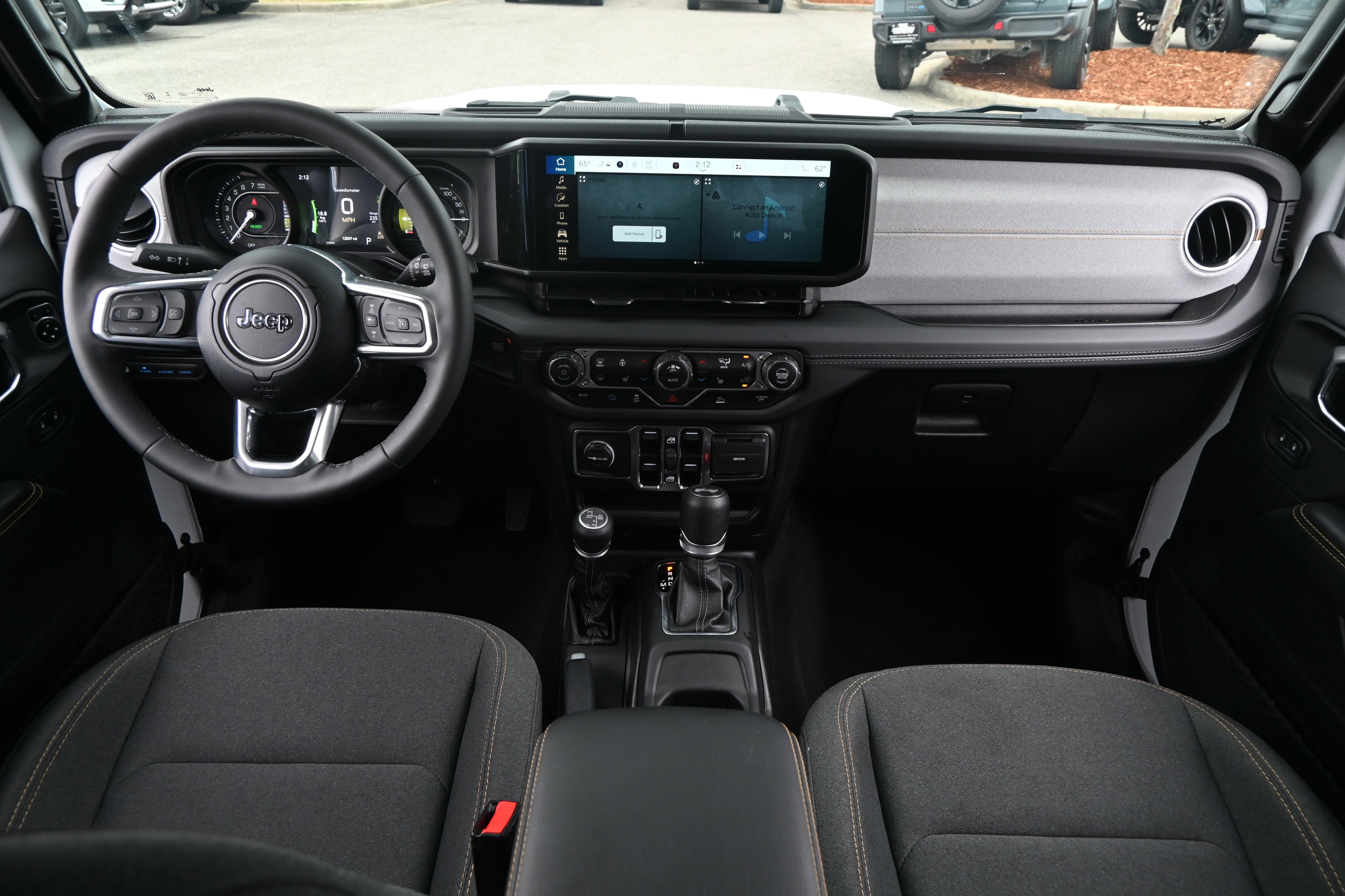 Used 2025 Jeep Wrangler Unlimited Sahara AWD/4WD image 29