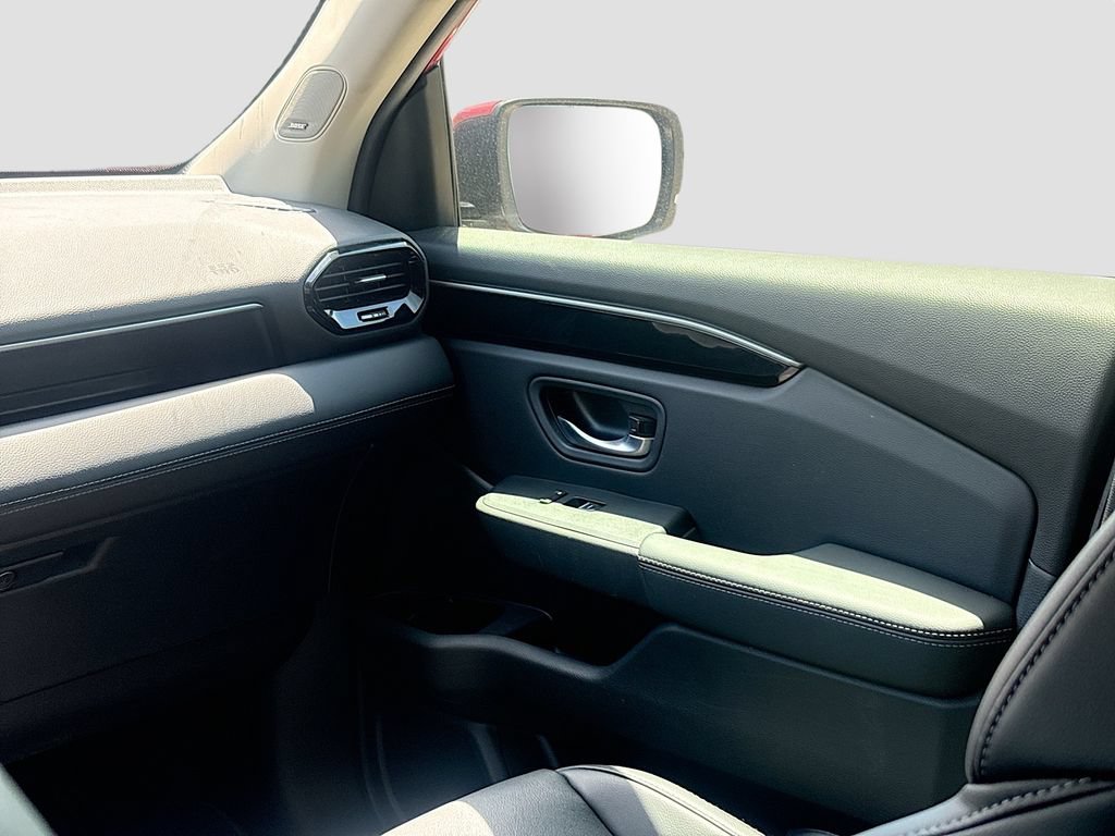 Used 2025 Honda Pilot Touring image 24