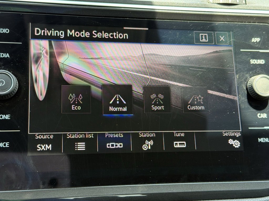 Used 2023 Volkswagen Tiguan SE image 12