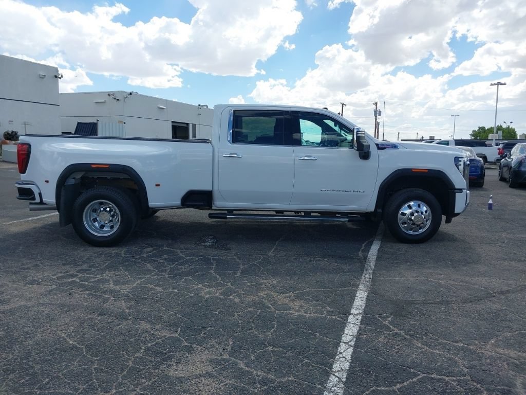 Used 2025 GMC Sierra 3500 Denali w/ Denali Reserve Package AWD/4WD image 4