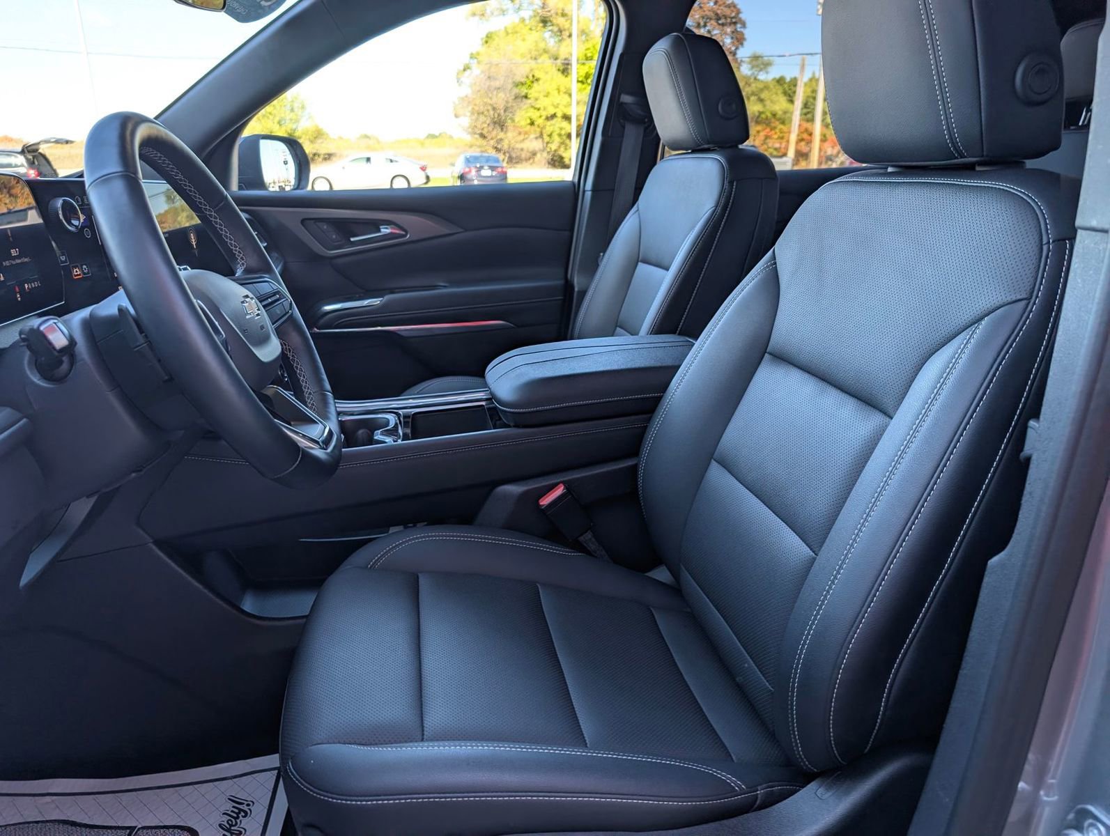 Certified 2025 Chevrolet Traverse LT image 10