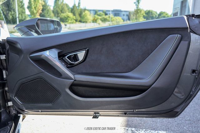 Used 2017 Lamborghini Huracan LP 580-2 RWD image 32