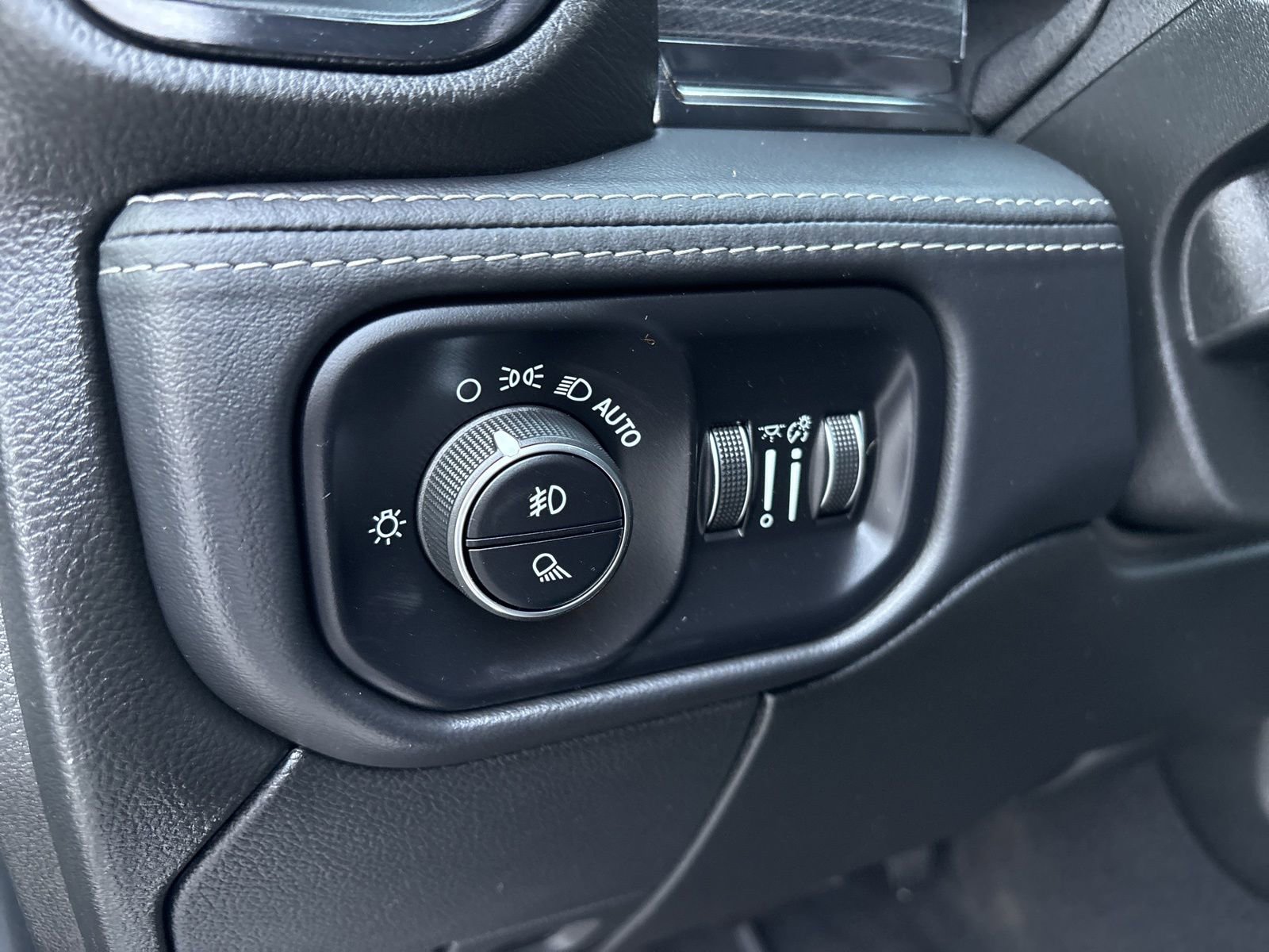 Used 2022 RAM 3500 Limited w/ Night Edition AWD/4WD image 14