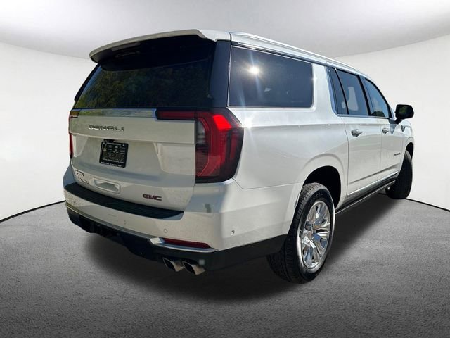 Used 2025 GMC Yukon XL Denali w/ Sun & Power Step Package AWD/4WD image 17