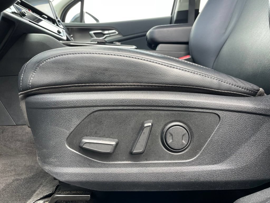 Used 2025 Kia Sportage EX AWD/4WD image 25