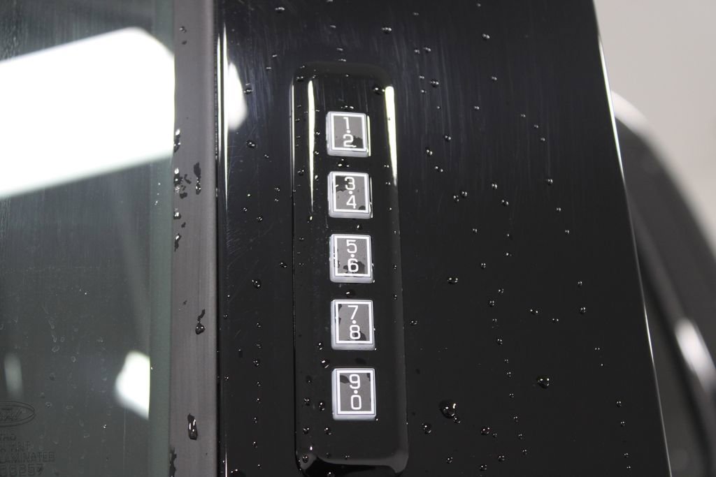 New 2026 Ford F250 Lariat w/ Black Appearance Package image 21