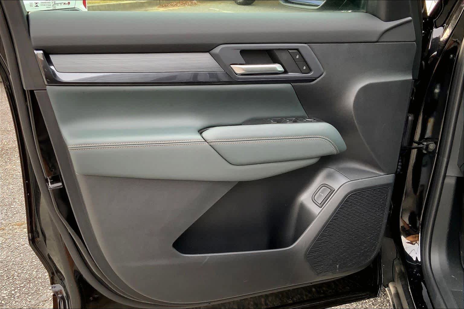 New 2026 GMC Terrain AT4 w/ LPO, Black Badging Package AWD/4WD image 10