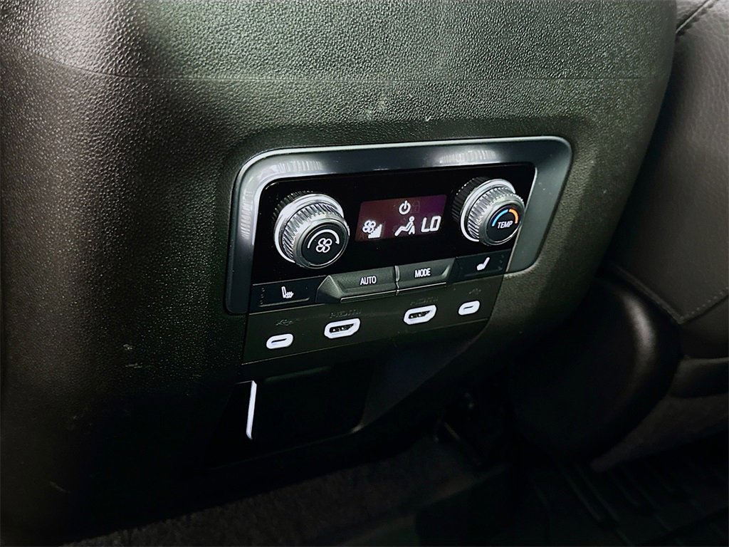Used 2021 GMC Yukon Denali w/ Denali Premium Package image 32