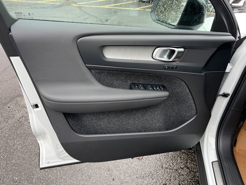 New 2026 Volvo XC40 B5 Plus w/ Protection Package Premier AWD/4WD image 9