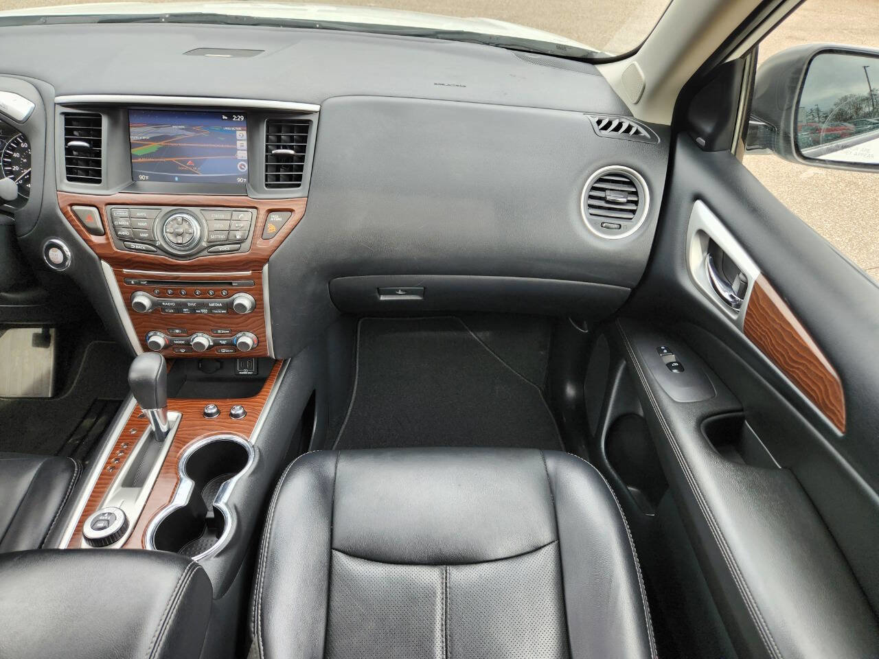 Used 2019 Nissan Pathfinder Platinum AWD/4WD image 18