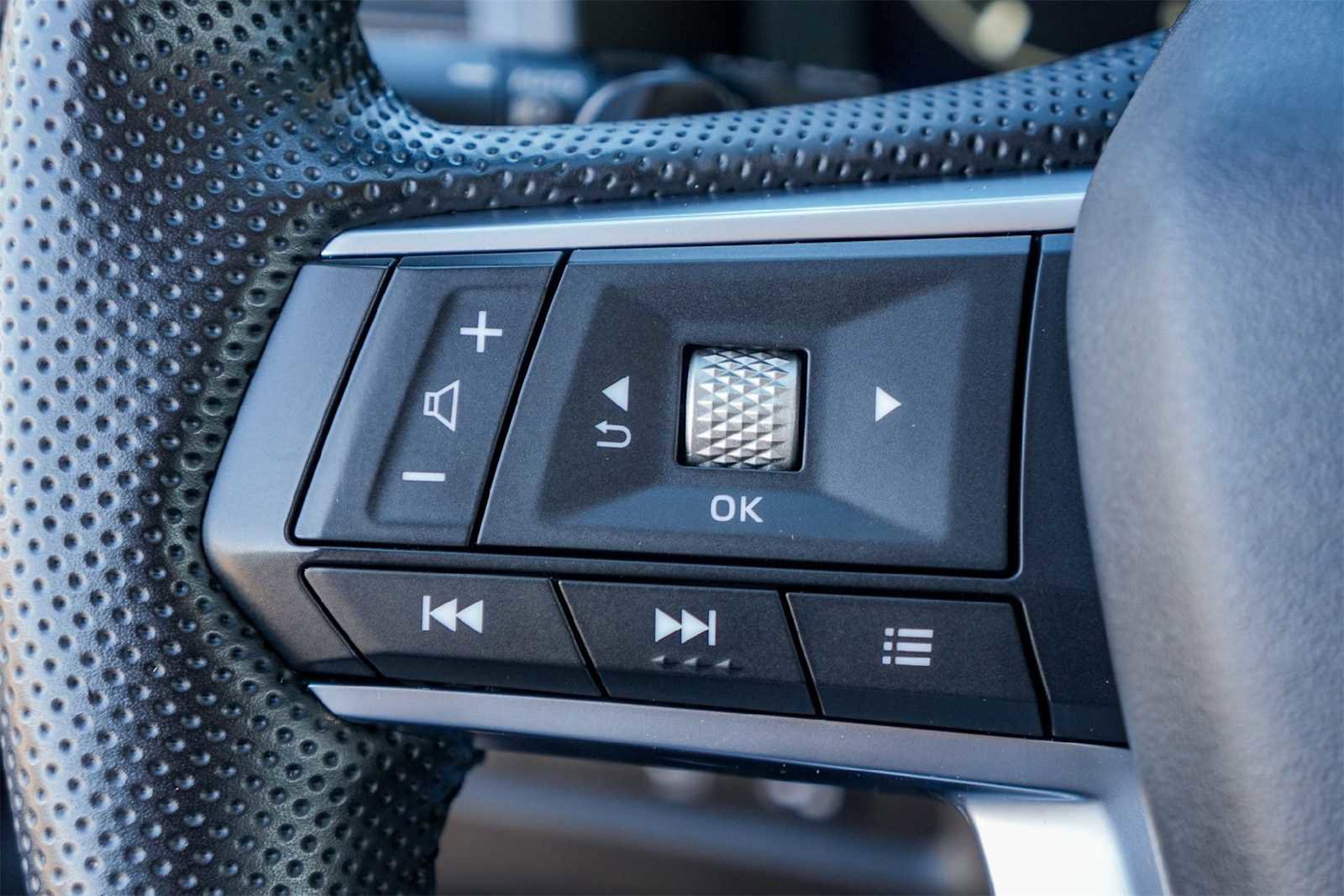 Used 2024 Mitsubishi Outlander SE image 25