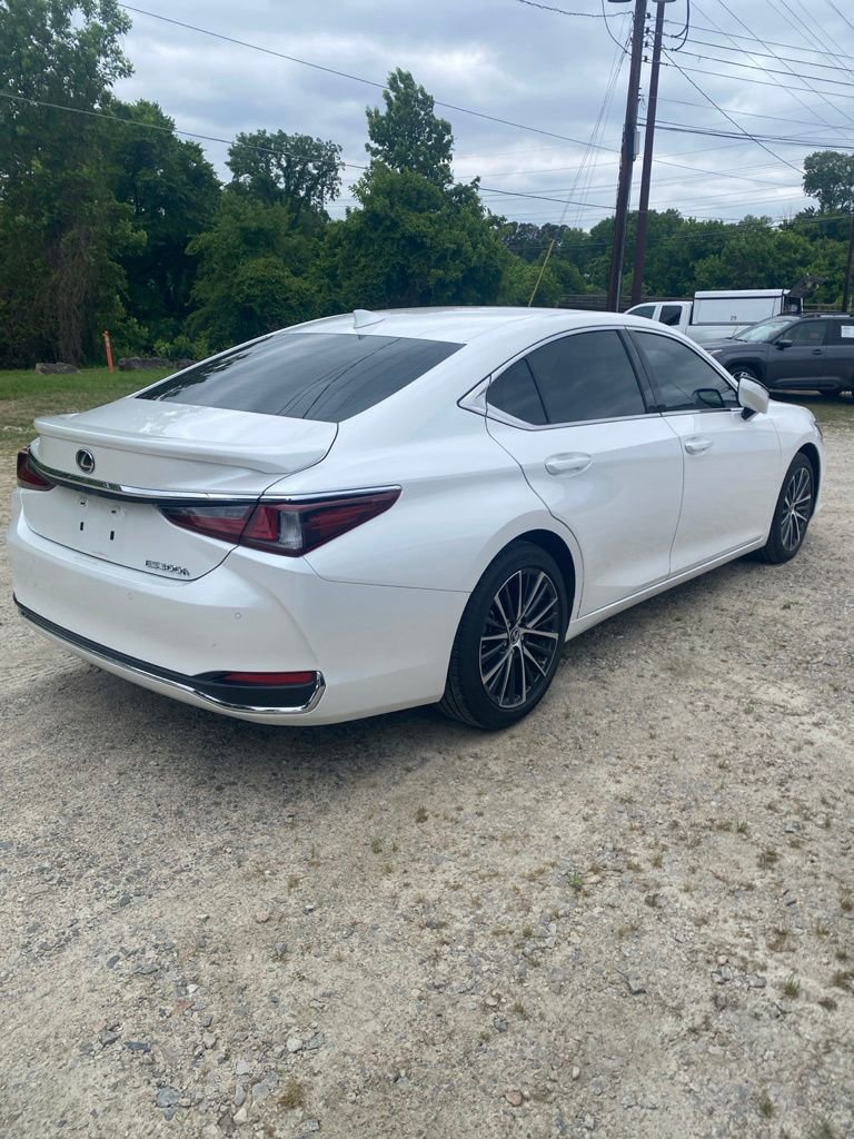 Used 2024 Lexus ES 300h w/ Premium Package FWD image 3