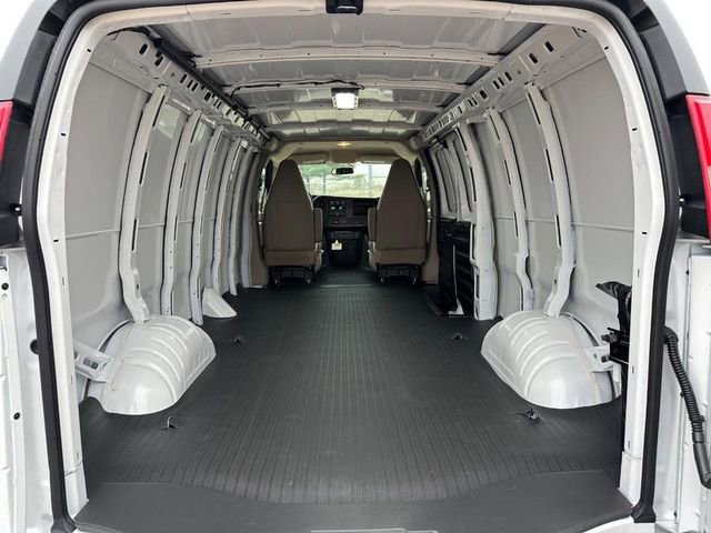 New 2025 Chevrolet Express 3500 Extended w/ Driver Convenience Package image 4