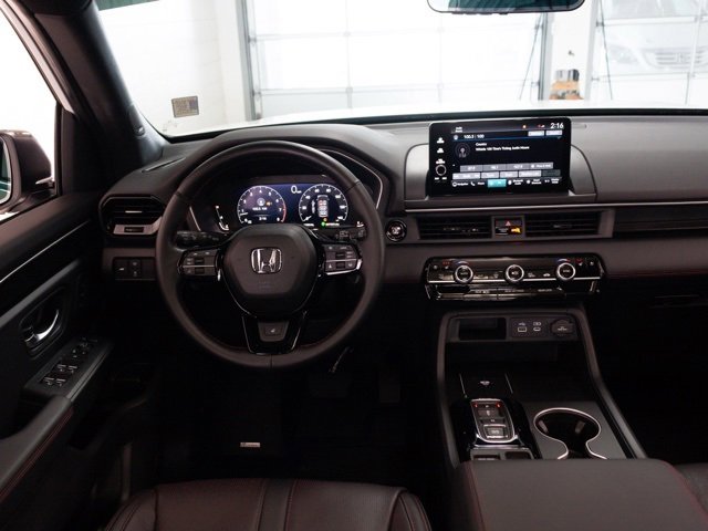 Used 2025 Honda Pilot Black Edition image 12