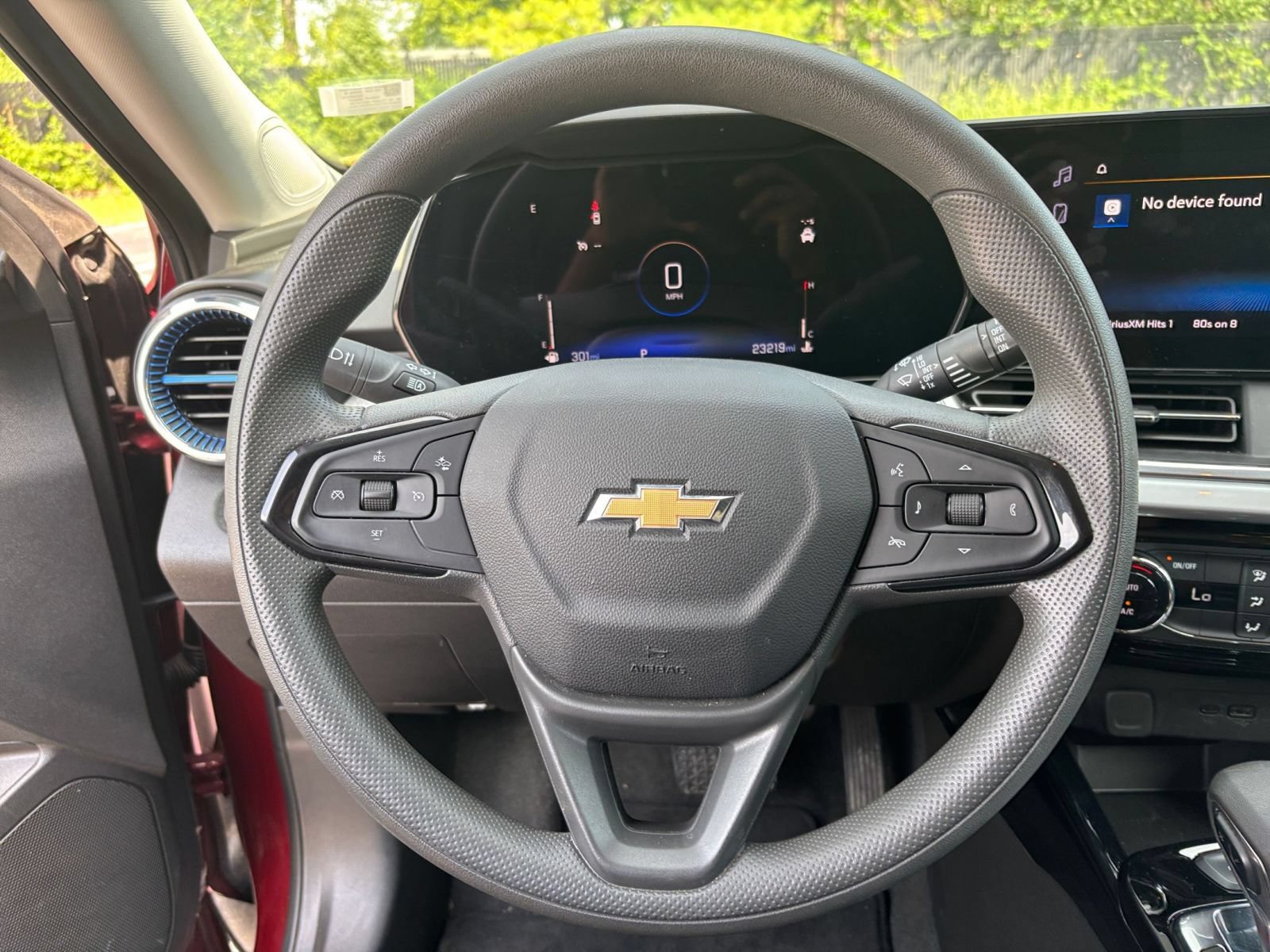 Used 2025 Chevrolet Trax LT FWD image 33