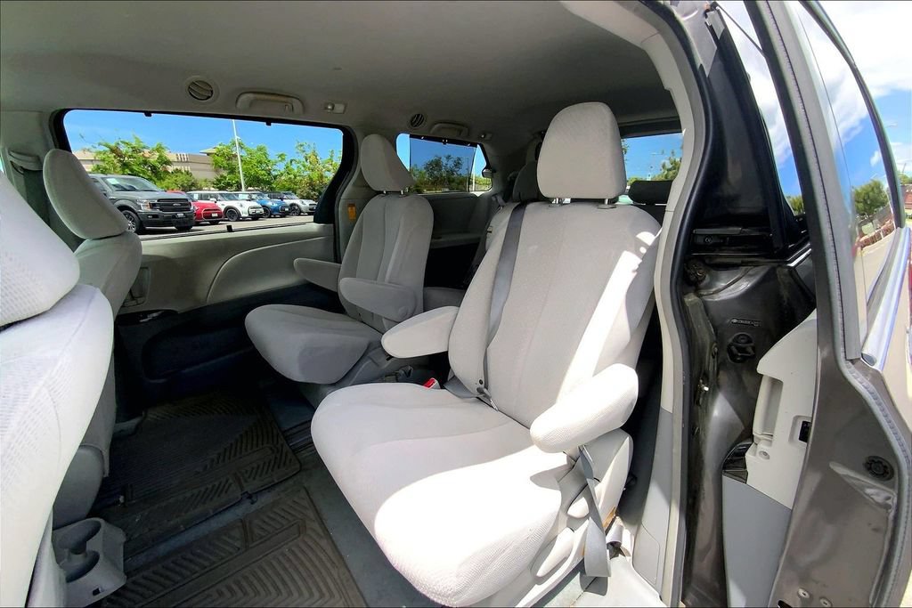 Used 2014 Toyota Sienna LE FWD image 23
