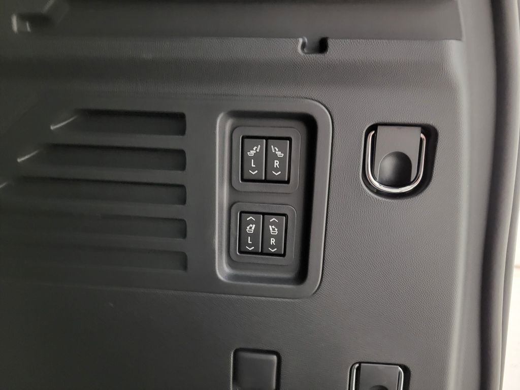 New 2026 Chevrolet Traverse RS w/ LPO, Floor Liner Package image 3