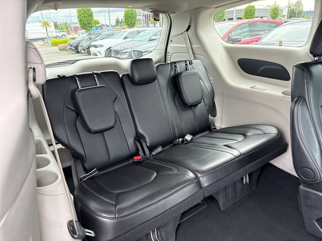 Used 2024 Chrysler Pacifica Touring-L FWD image 12