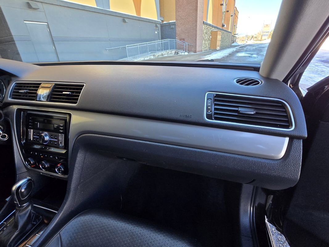 Used 2014 Volkswagen Passat 2.5 S image 25