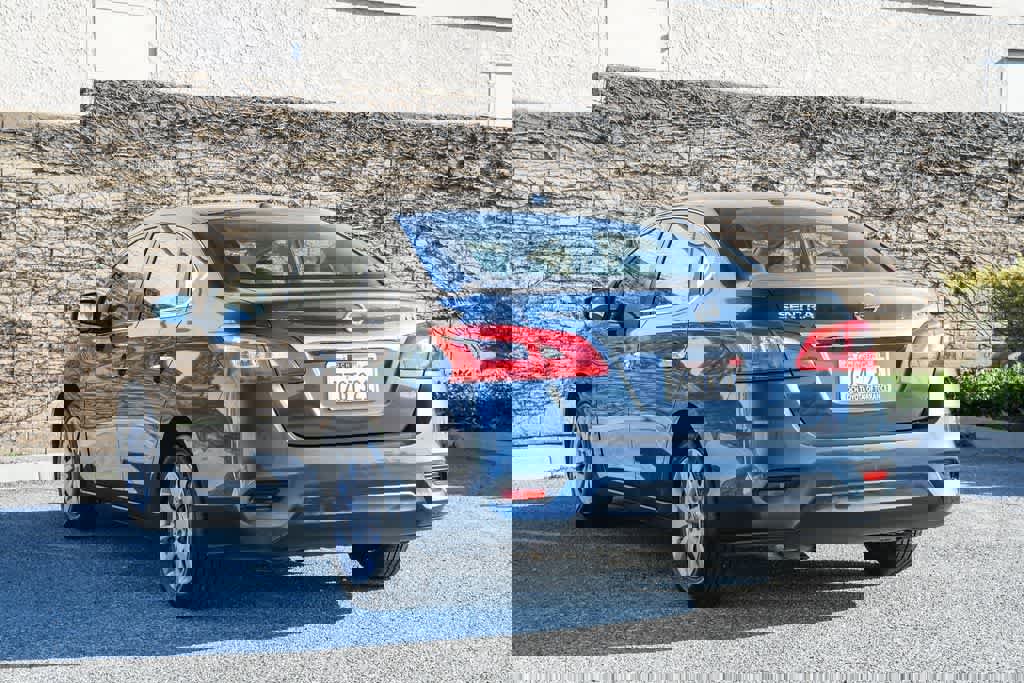 Used 2016 Nissan Sentra SV image 9
