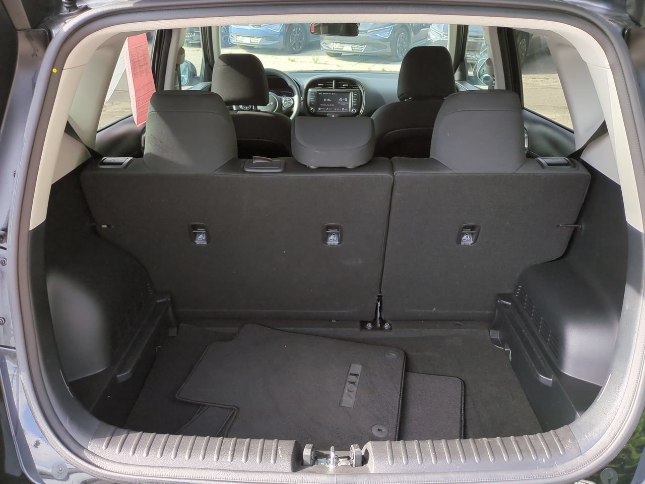 Certified 2025 Kia Soul LX w/ LX Technology Package FWD image 13