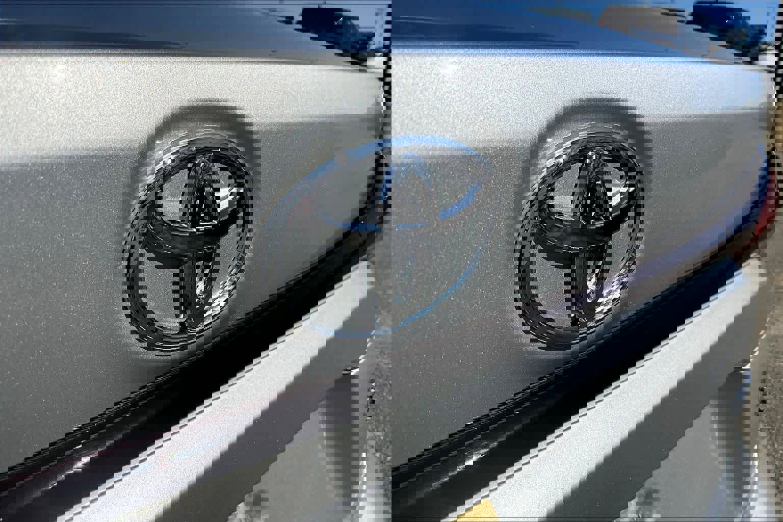 Used 2023 Toyota Corolla LE w/ Carpet Mat Package (TMS) image 29