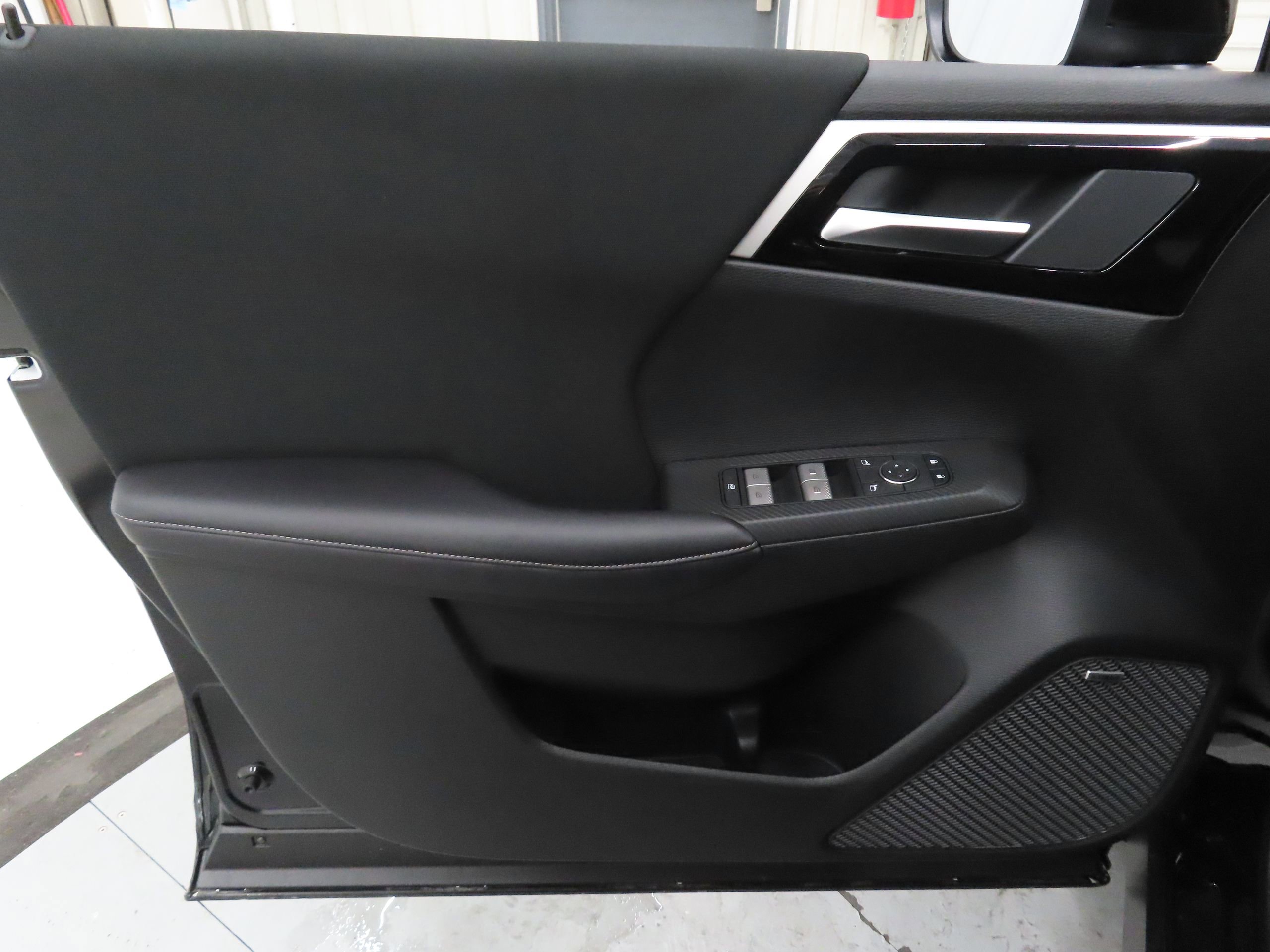 New 2026 Mitsubishi Outlander ES image 9