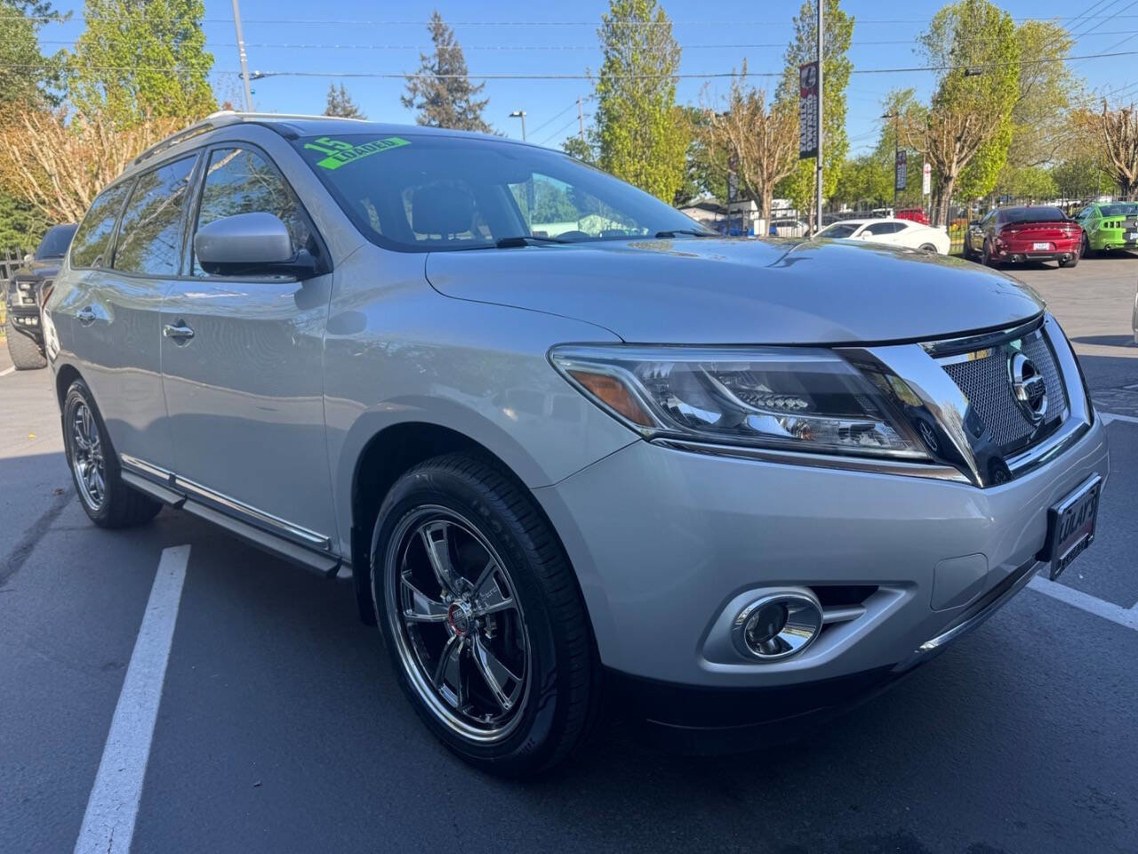 Used 2015 Nissan Pathfinder Platinum w/ Family Entertainment Package AWD/4WD image 6