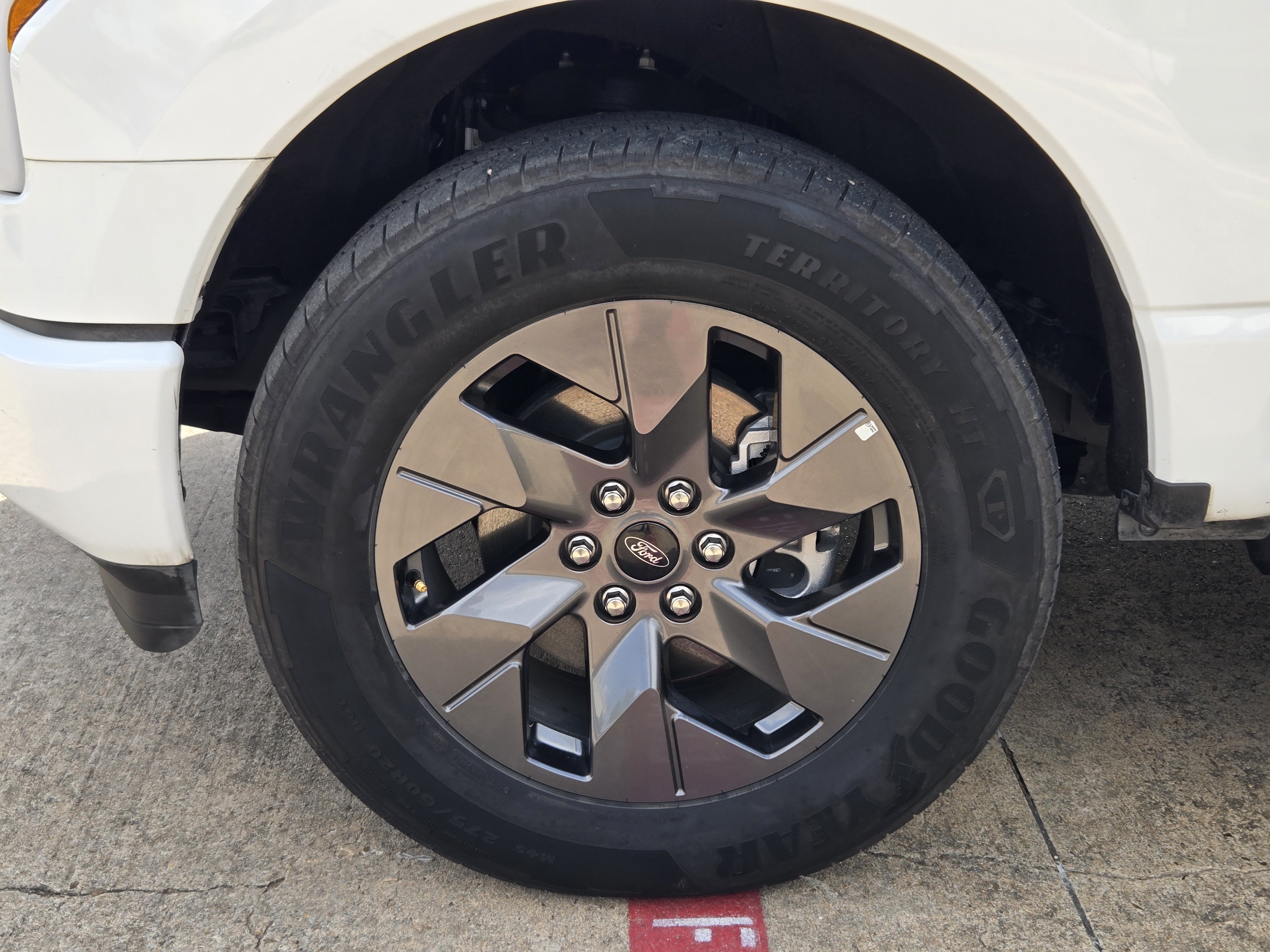 Used 2024 Ford F150 Lightning Flash AWD/4WD image 7