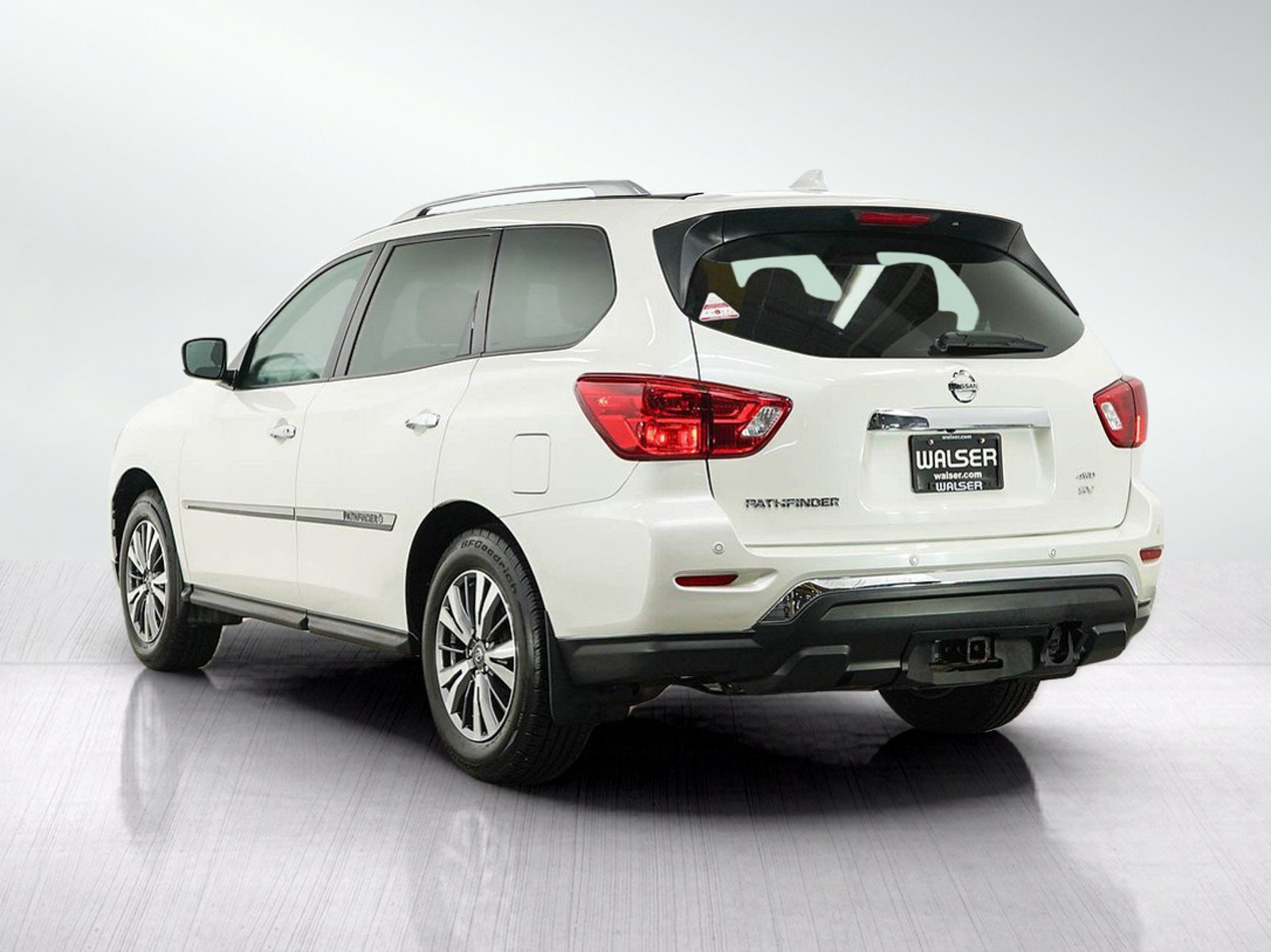 Used 2019 Nissan Pathfinder S AWD/4WD image 3