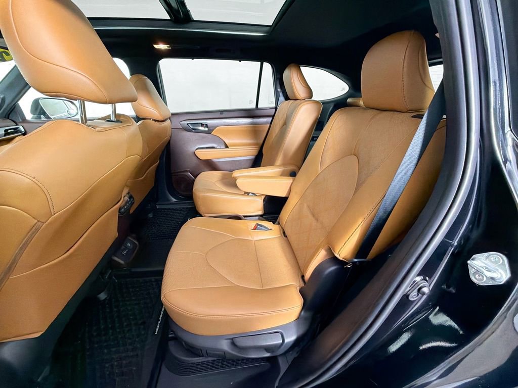 Used 2022 Toyota Highlander Platinum image 25