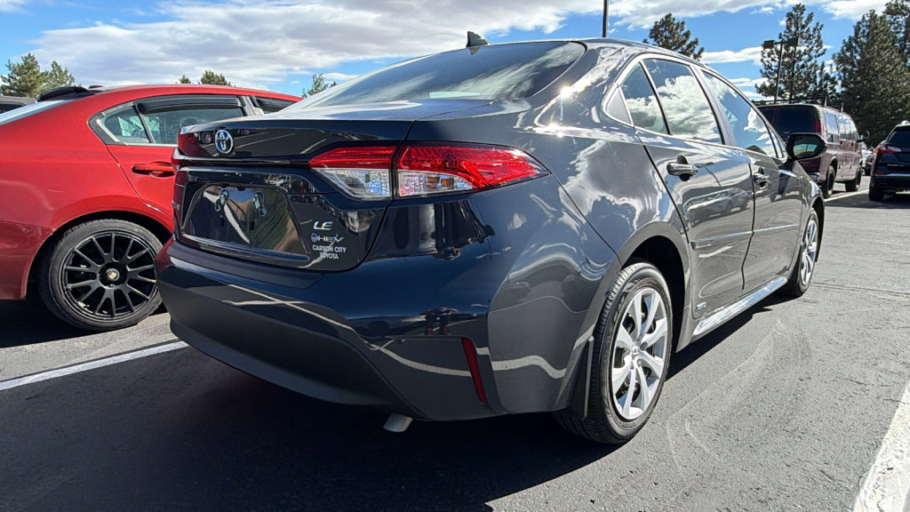 Used 2025 Toyota Corolla LE AWD/4WD image 2