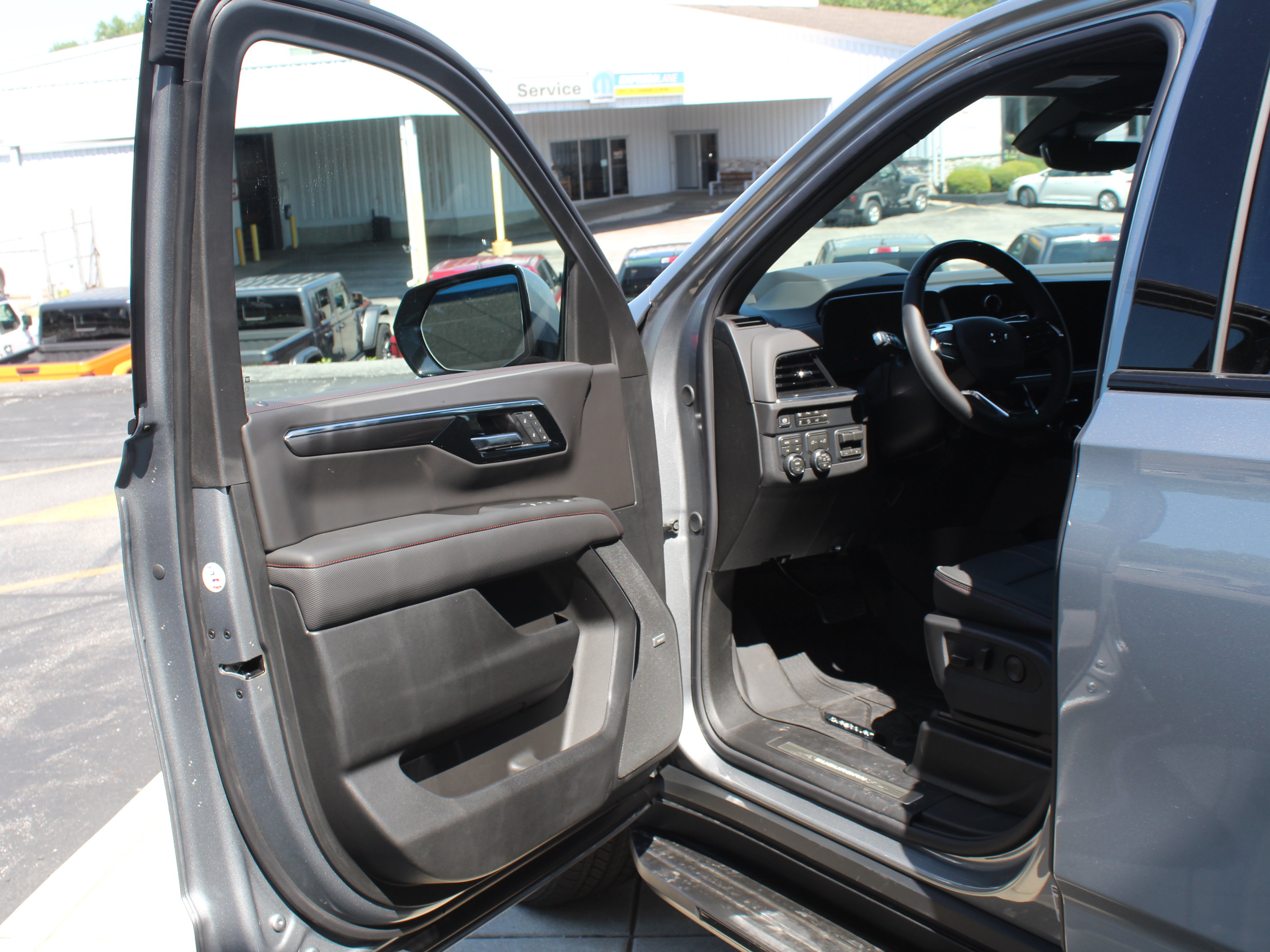 New 2026 Chevrolet Suburban RST AWD/4WD image 8