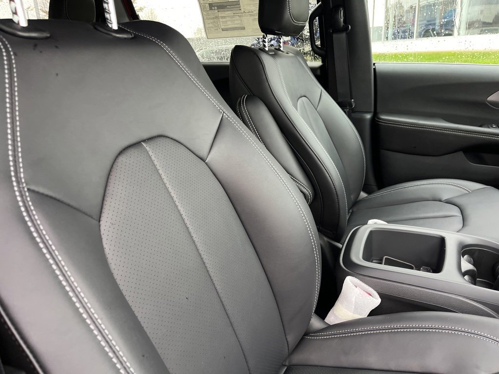 New 2026 Chrysler Pacifica Select image 42