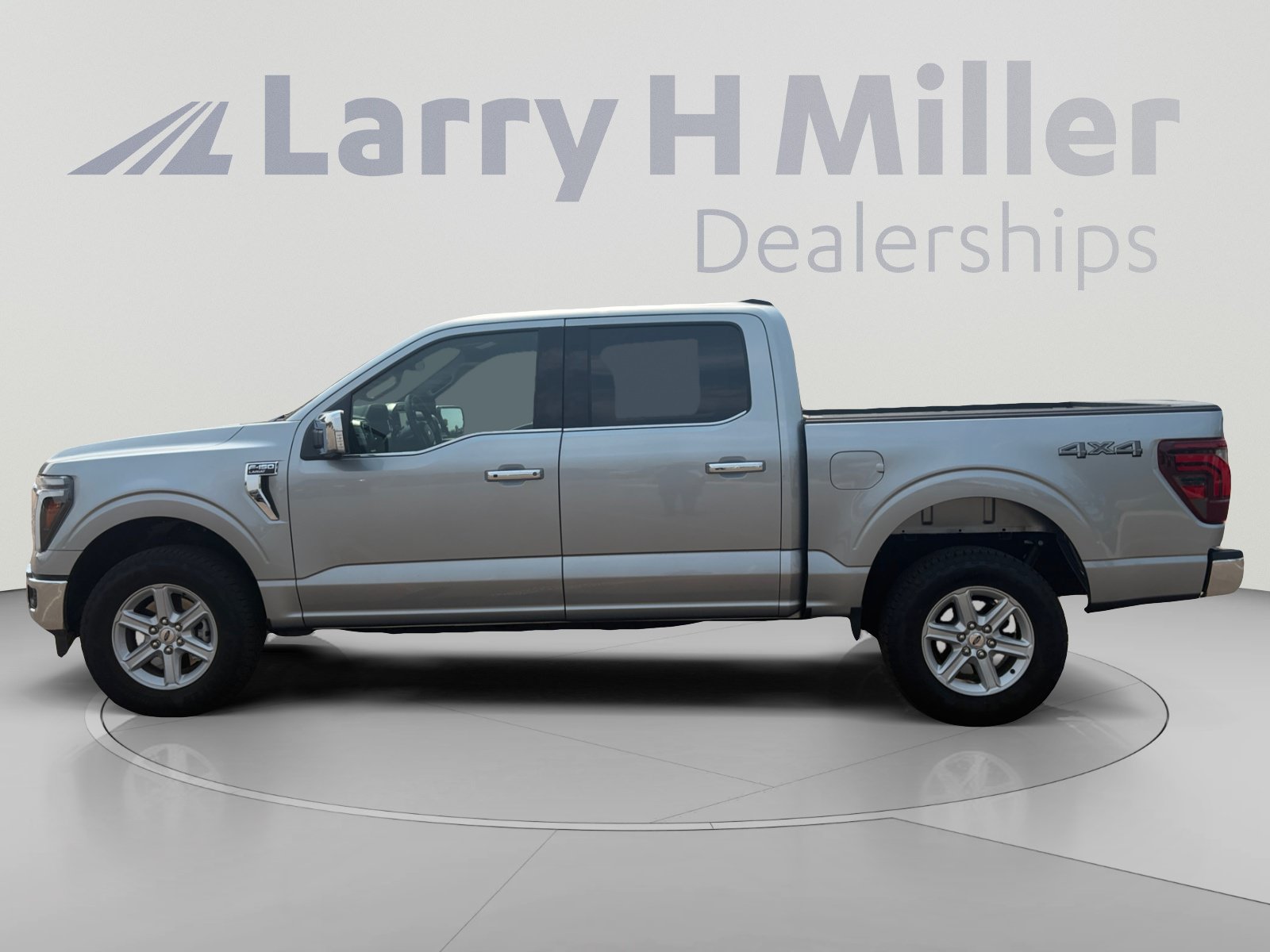 Used 2025 Ford F150 Lariat AWD/4WD image 3